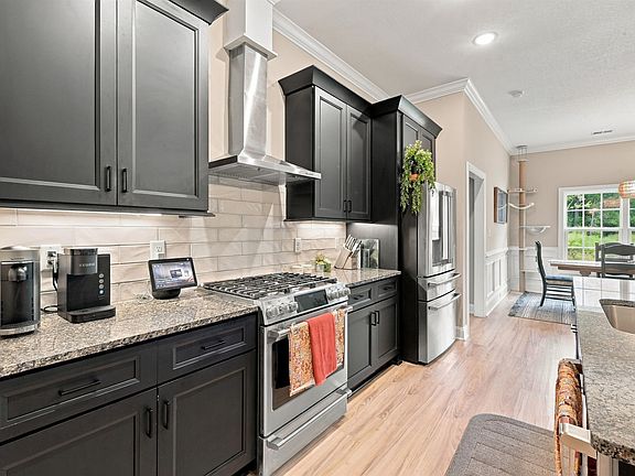 5th image of 3243 Huckleberry Rd.