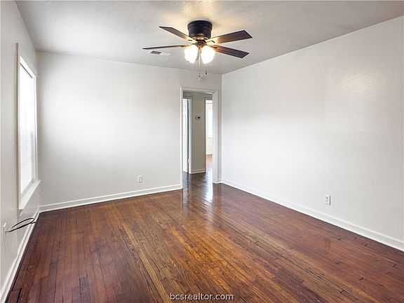 3rd image of 507 Dogwood St