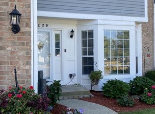 5809 Oxford Cir, Gurnee, IL 60031