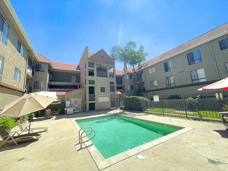 Village Grove — Photo 14