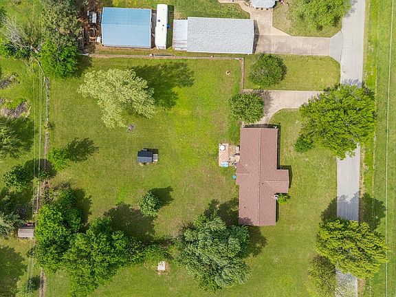 3rd image of 62951 E 280th Rd