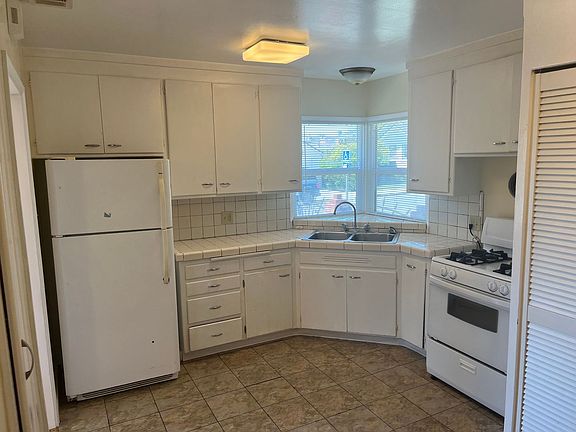 5th image of 452-454 31st St #452