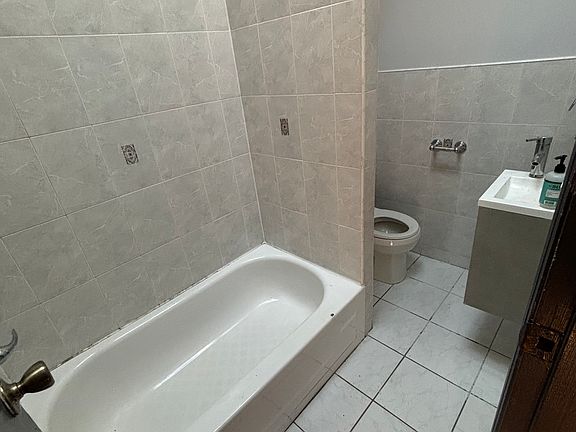 2nd image of 25 Clifton Pl #1