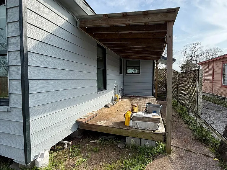 1214 W 5th St — Photo 25