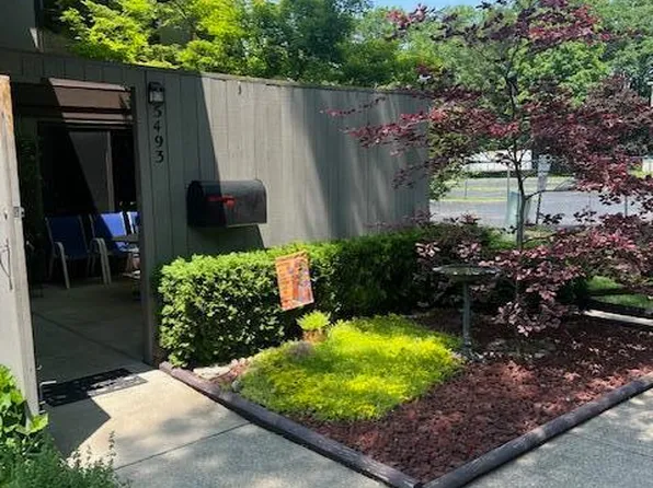 5493 Worthington Forest Pl E, Columbus, OH 43229