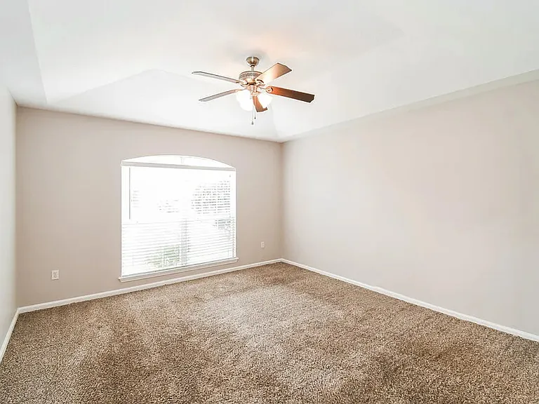 9270 Thunderbolt Dr — Photo 6