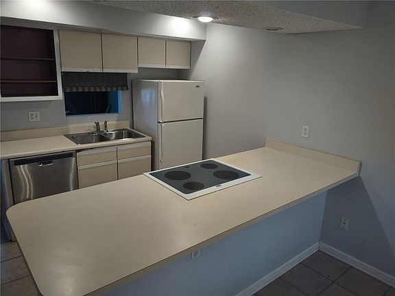 3rd image of 23 Ormond Pl #23
