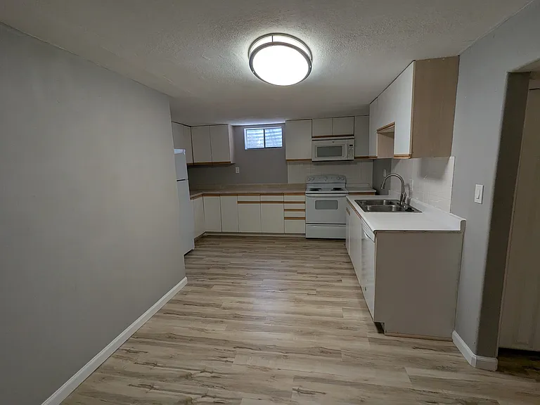 957 Wolff St #2 — Photo 3
