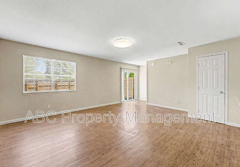 3033 W Mica St — Photo 9