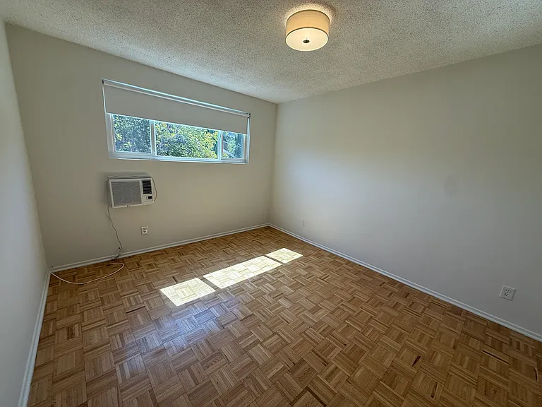 7530 Lexington Ave #15 — Photo 10
