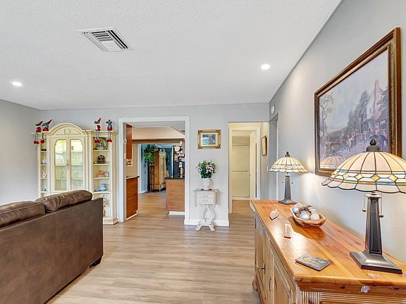 4th image of 9212 Fountain Road