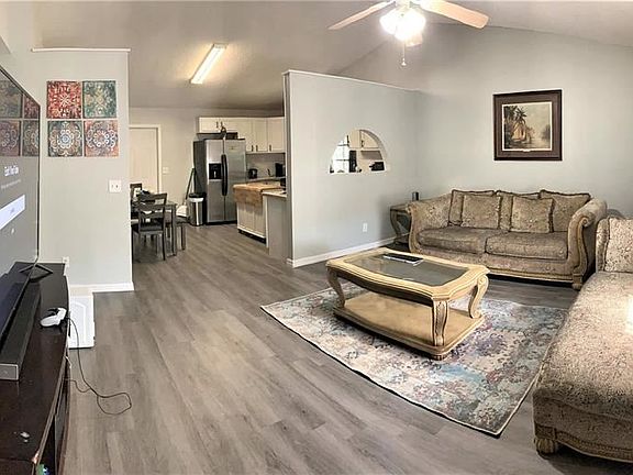 5th image of 23931 Pine Dr