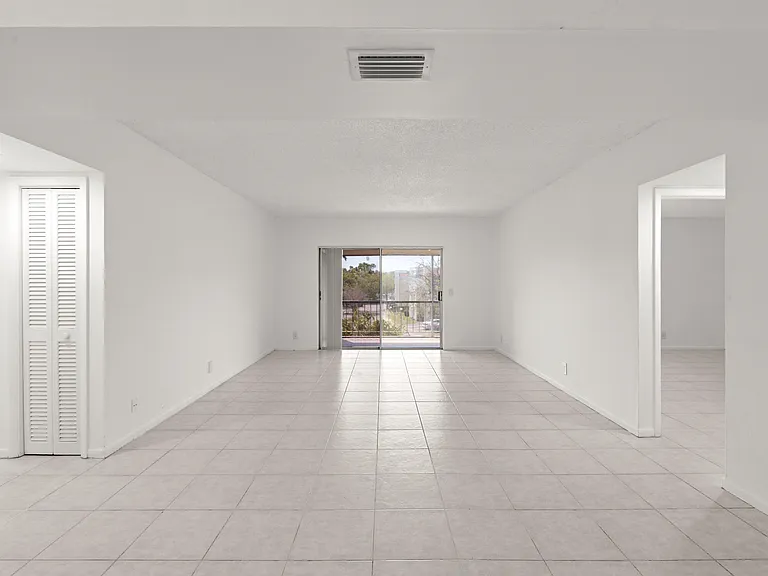 626 NW 13th St #310 — Photo 5