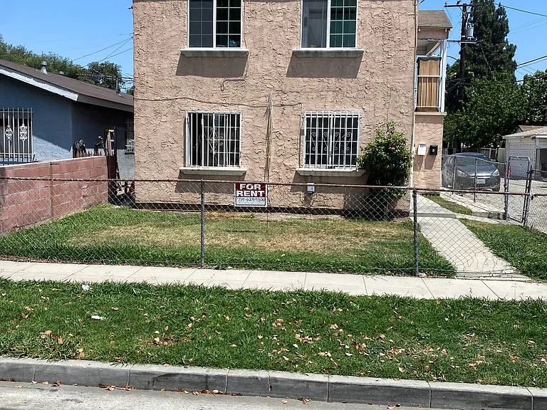 11824 2nd Ave #C — Photo 2