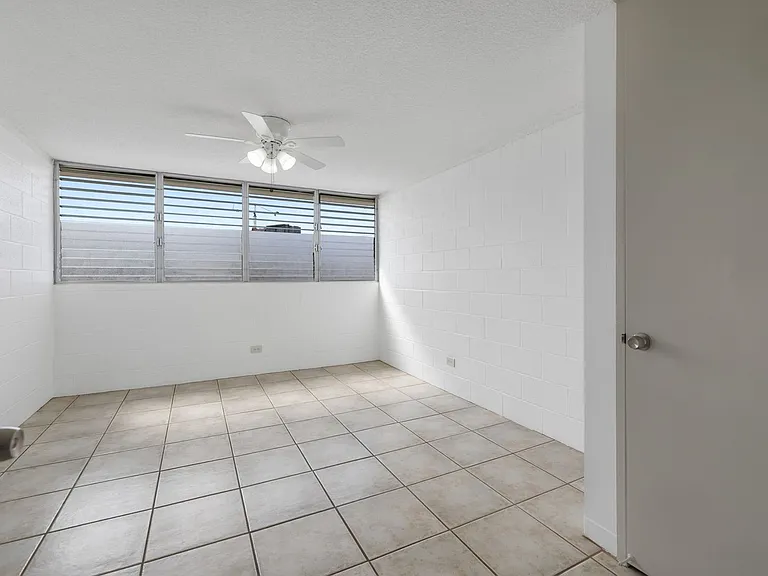 2501 Coyne St #205 — Photo 6
