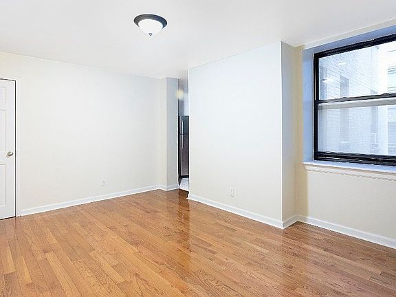 3rd image of 735 W 172nd St APT B35
