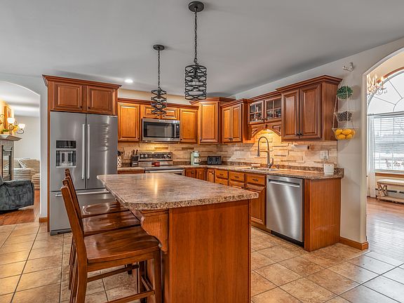 5th image of 4191 Union Street