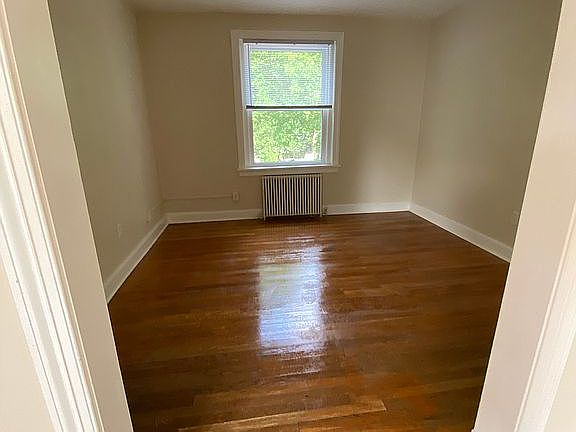 3rd image of 4002 Grove Ave
