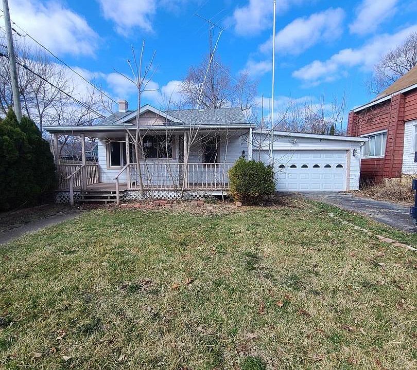 1st image of 1834 Victoria Ave