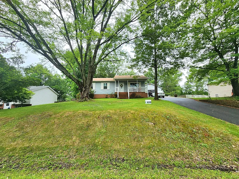 9 McLaughlin St — Photo 4