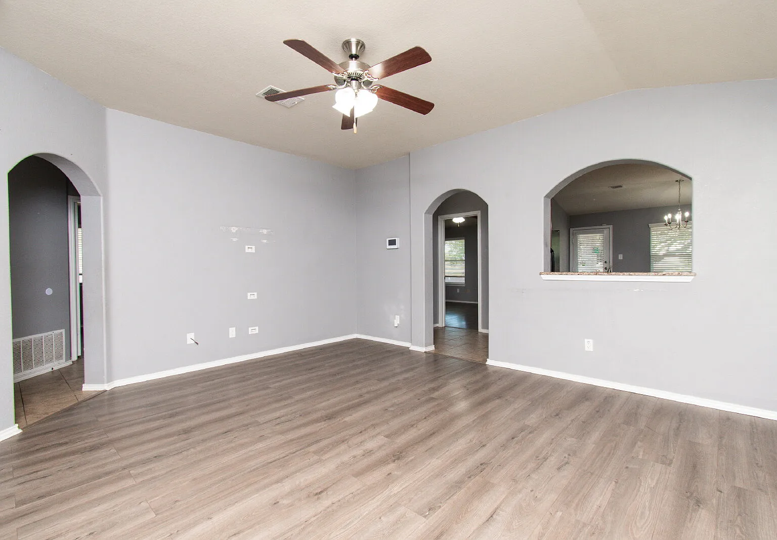 3 bed, 2.0 bath, 1400 sqft, $1,450 — Photo 2