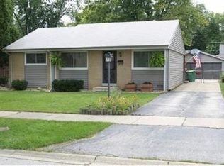 52 Redwood Trl, Wheeling, IL 60090