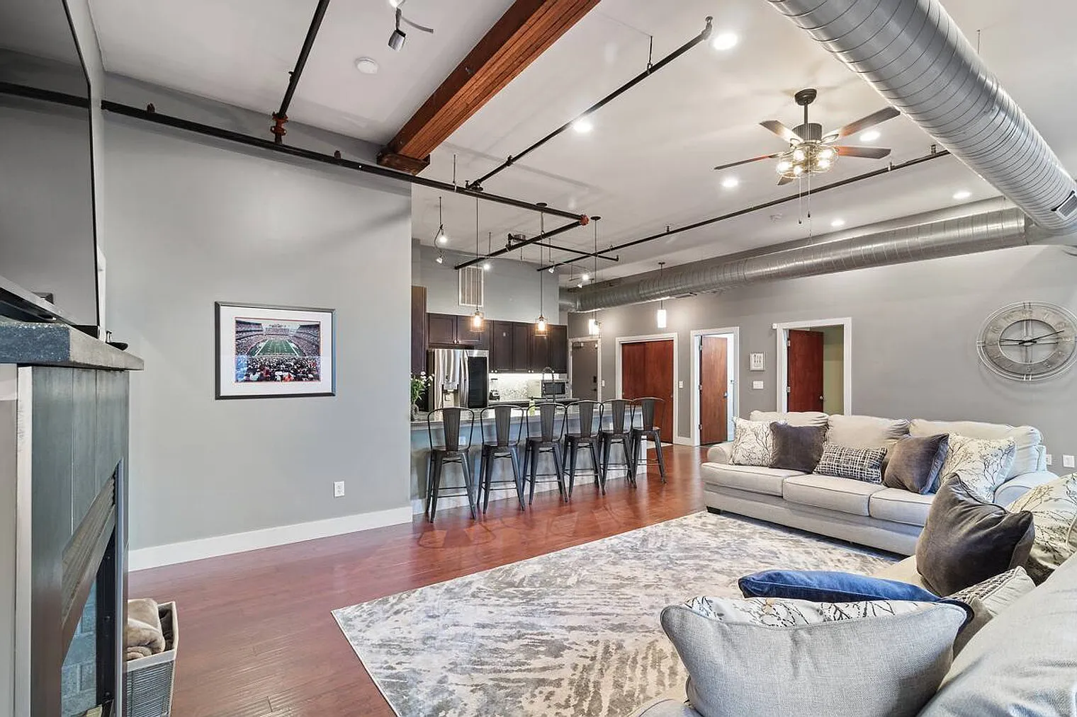 2 bed, 2.0 bath, $5,700 — Photo 2