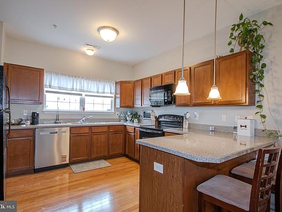 5th image of 1140 Fairview Ln #1140