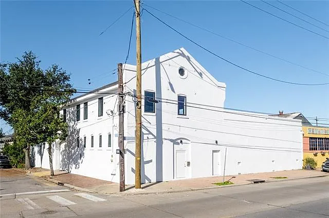 3157 Tchoupitoulas St — Photo 1