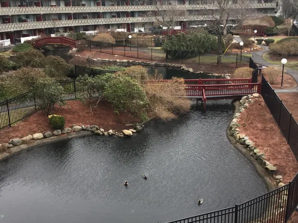 200 Swanton St APT 237, Winchester, MA 01890