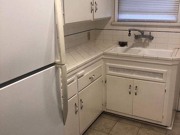 4th image of 840 S Sherbourne Dr