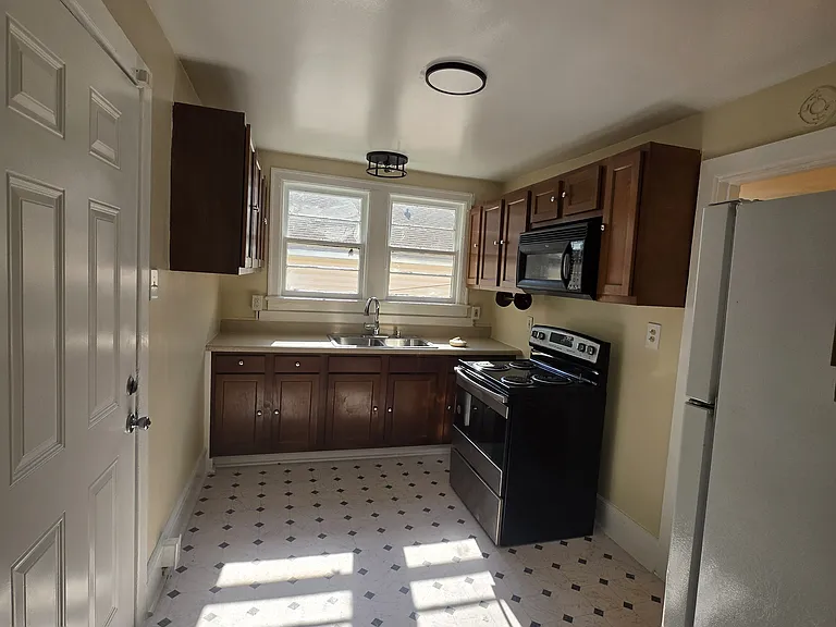 305 Lander St — Photo 16