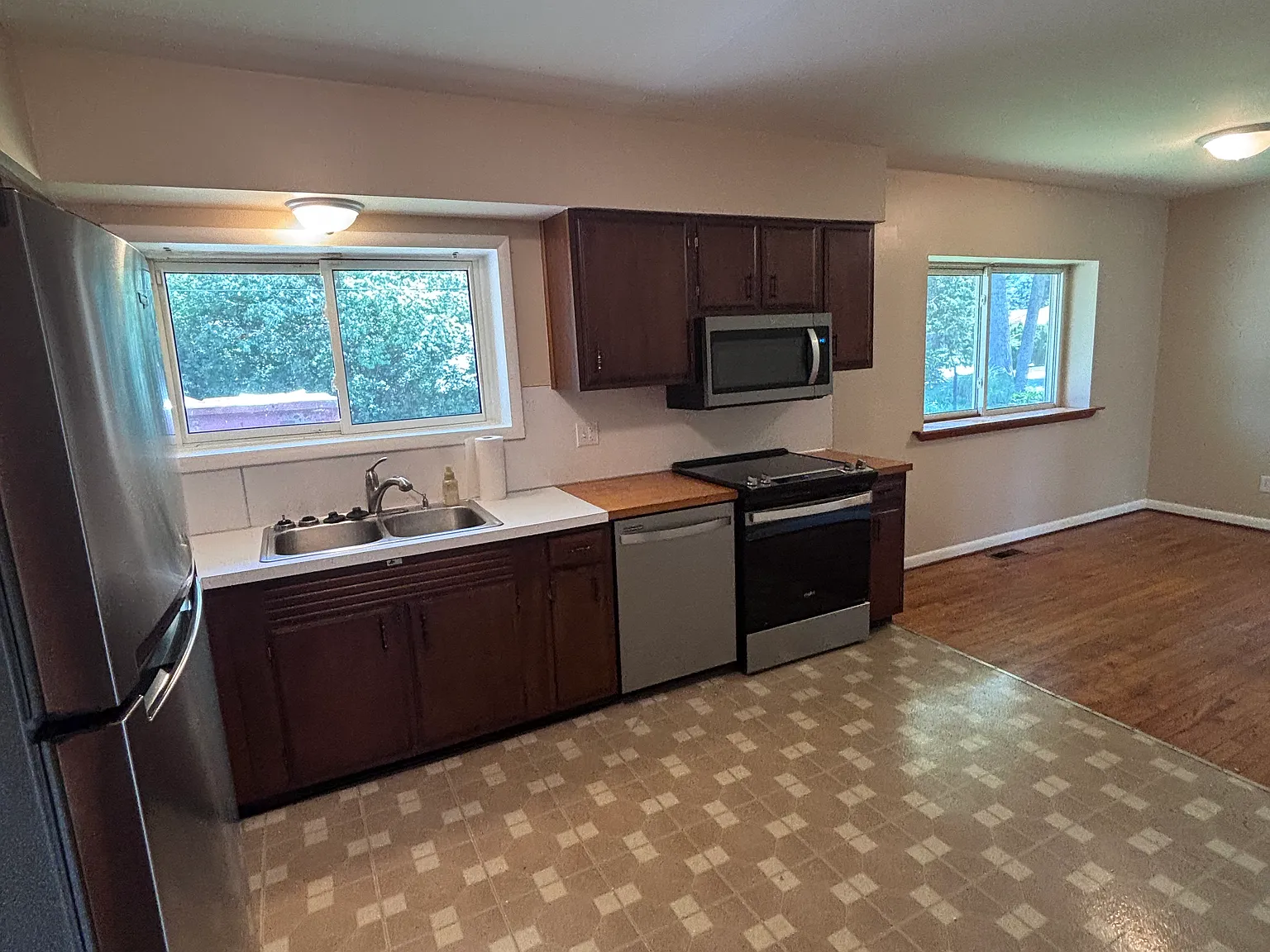3 bed, 1250 sqft, $2,200 — Photo 3