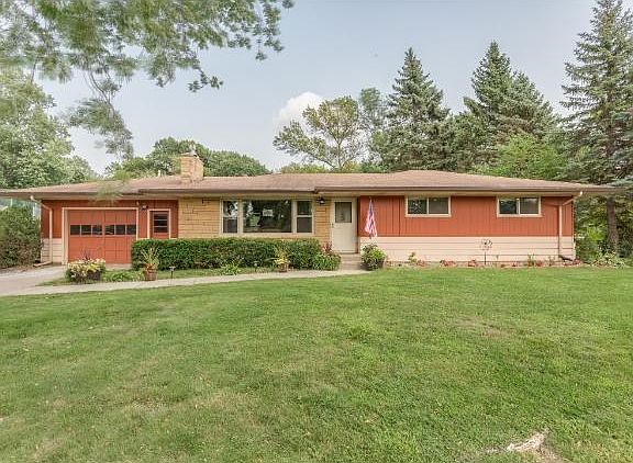 Take a peek at this well maintained home! Home ownership pride at it's finest!