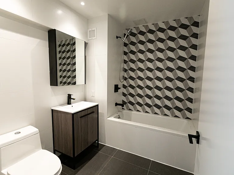 323 E 19th St #2C — Photo 9