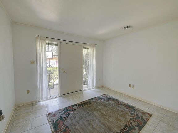 4th image of 208 Birch Dr