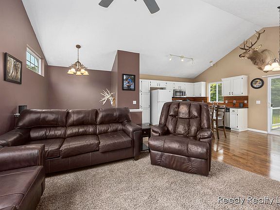 5th image of 6842 Whispering Forest Dr NE