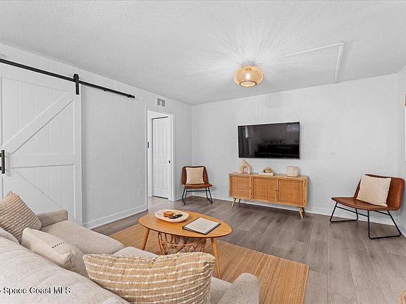4th image of 299 E Central Blvd APT 6