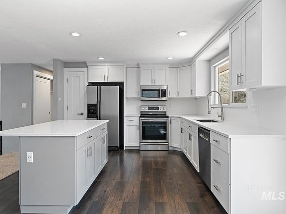 3rd image of 5798 N Collister Dr