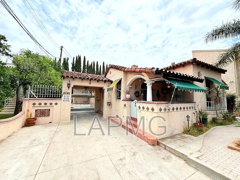 1st image of 6130 Whitsett Ave Unit 6132