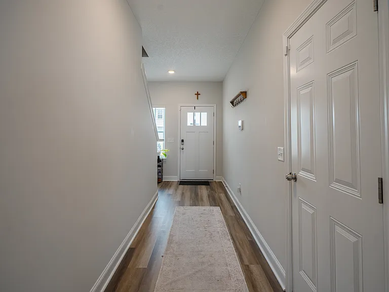 890 Grayson Ave — Photo 5