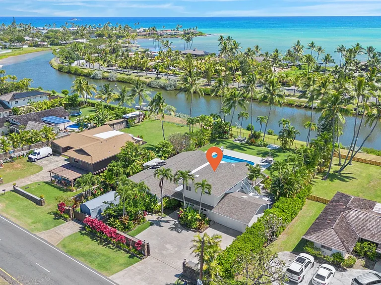 748 Mokapu Rd — Photo 2