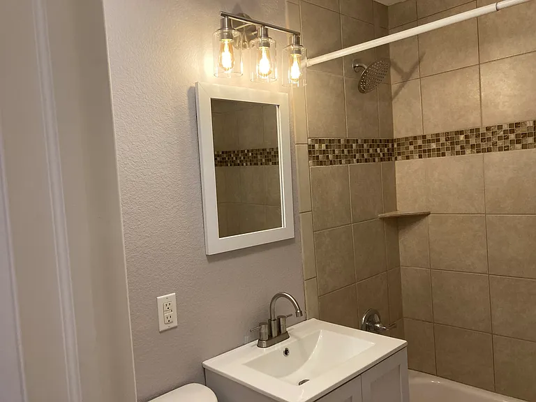 135 N Newton St — Photo 9