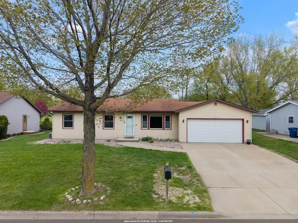 201 Fairway St, Combined Locks, WI 54113