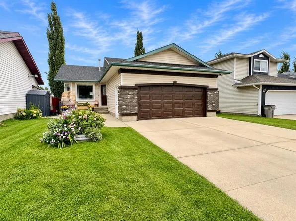 7425 W 103a St, Grande Prairie, AB T8W 2N6