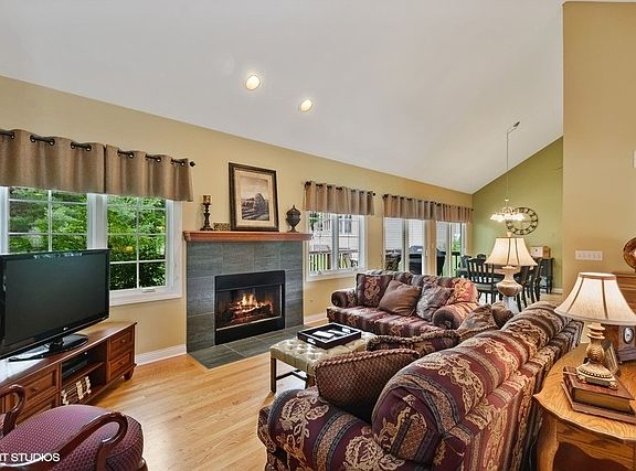 3rd image of 976 Westshore Dr