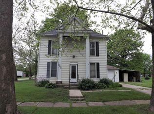 301 N Valley St, Delta, IA 52550
