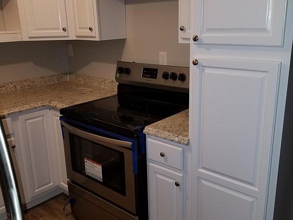 3rd image of 305 Goose Creek Dr