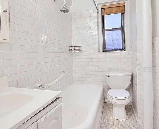 5th image of 225 E 79th St APT 8C