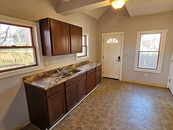 4th image of 7010-7014 Wakefield Ave #7010